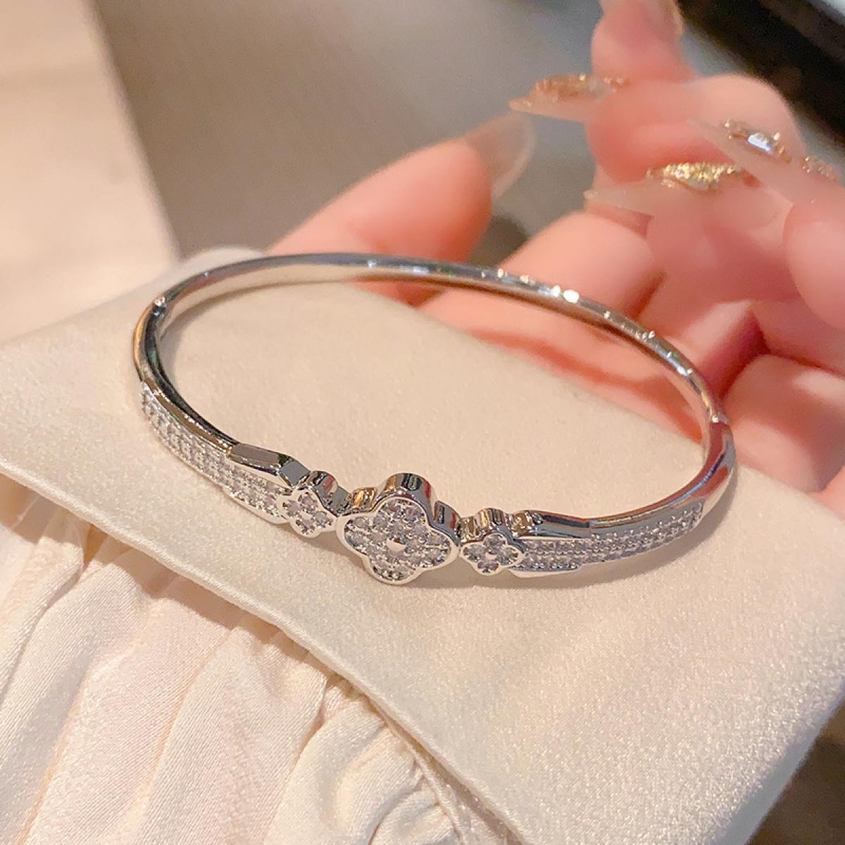 Luxury Clover Bangle Bracelet for Women, Elegant Floral Motif Sparkle Bangle, Premium Polished Statement Bangle, Trendy Aesthetic Formal Jewelry, Timeless Anniversary Birthday Gift for Her