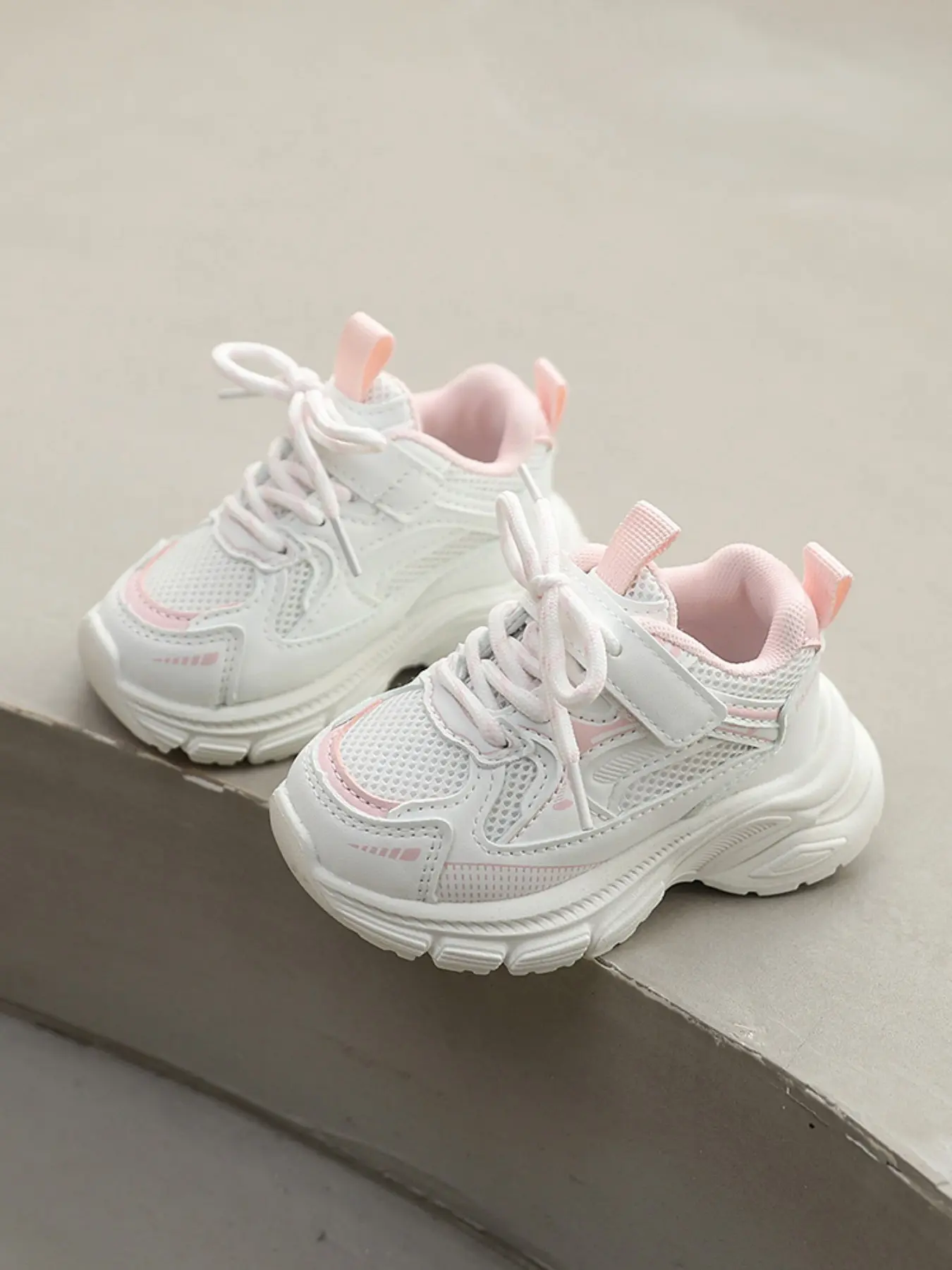 2026 Spring Preschool Kids Three-Color Casual Comfort Dad Shoes, Lightweight Breathable Mesh Velcro Sports Shoes, Anti-Slip Soft Sole Sneakers Trainers