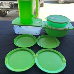 Tupperware producto de uso diario en la cocina producto de buena calidad puede escoger el paquete  que más te guste. De Tupperware Lunch Boxes