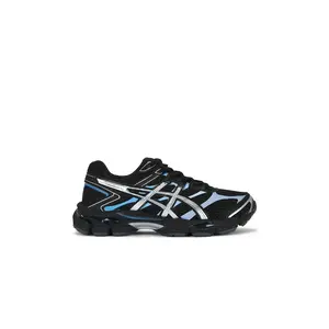Asics Gel-Cumulus 16 Sneaker in Black & Pure Silver