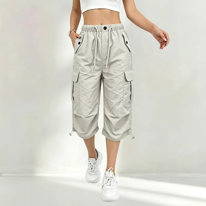 Women’s cargo capri pants, high-waisted loose street style, made from wrinkle-resistant, quick-drying polyester fabric, featuring pockets and a drawstring waist design; lightweight, minimalist, short length, stretchy.Pre-order)