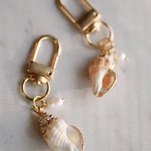 Seashell keychain | dainty seashell keychain | small keychain | coastal keychain