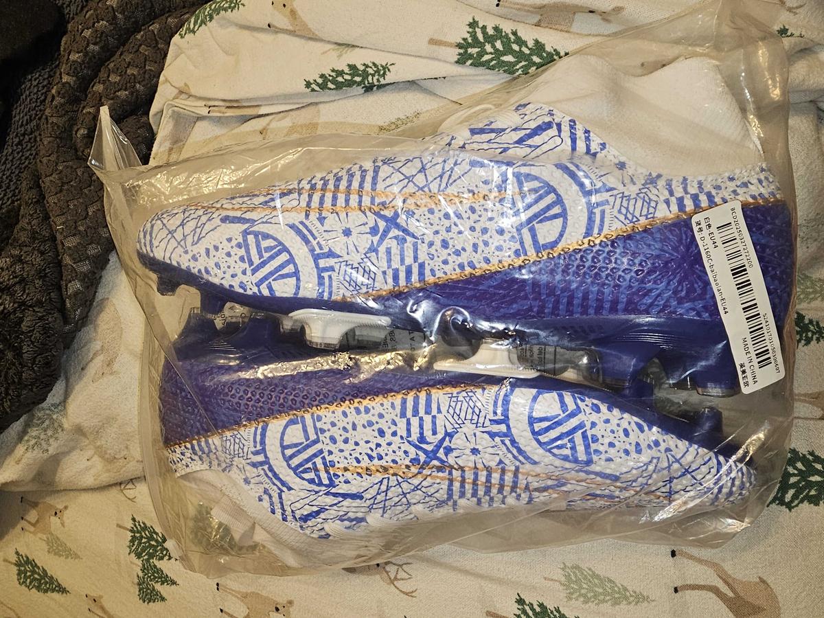 Item: Off White, EU44