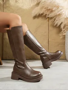 Oversized long platform knight boots, classic long motorcycle boots, fashionable autumn and winter women's boots, round headed retro boots, British boots