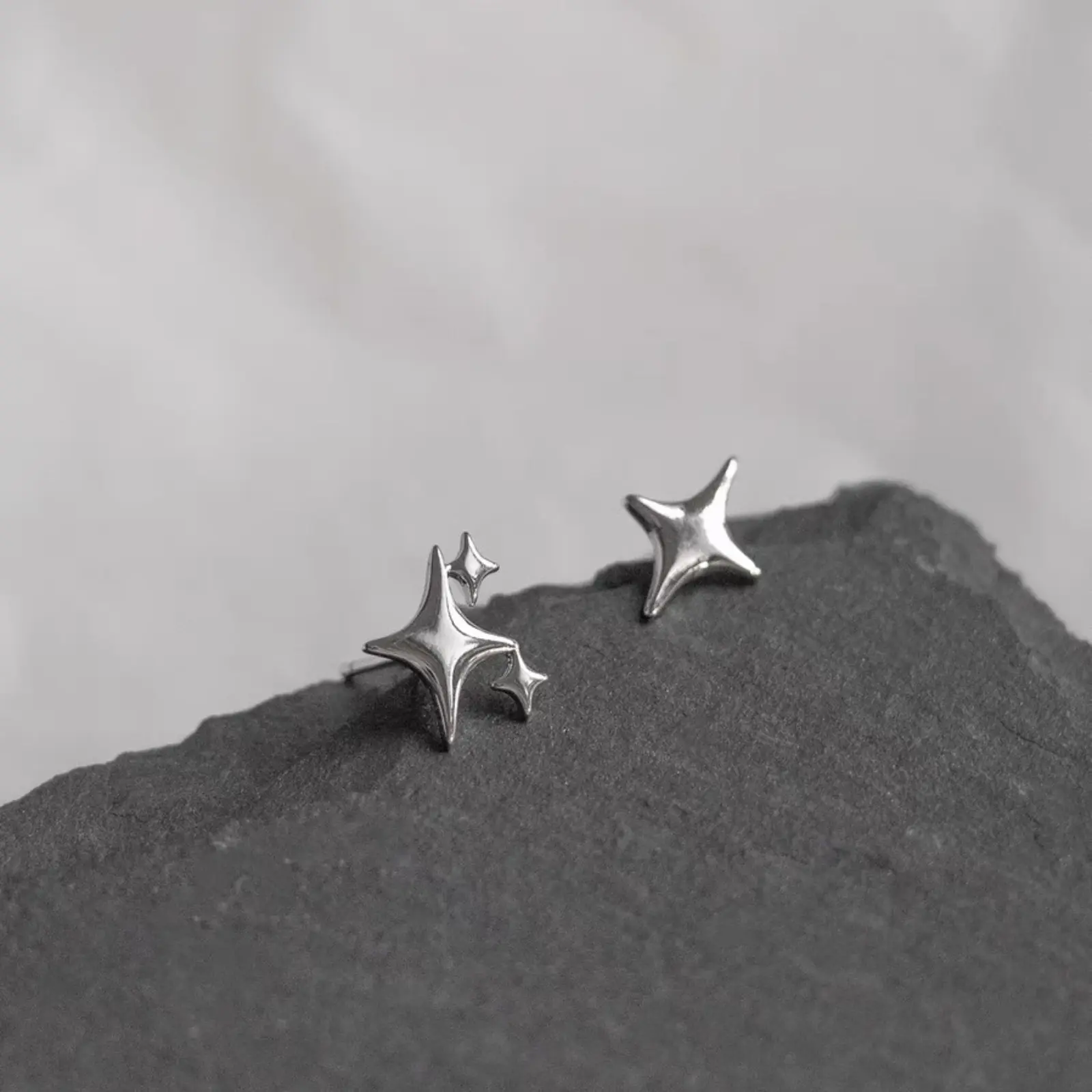 【JOYCE DESIGN】 Unique star earrings for men, new style, niche design, simple, cool earrings for men and women to raise their ears