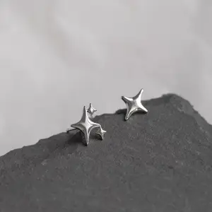 【JOYCE DESIGN】 Unique star earrings for men, new style, niche design, simple, cool earrings for men and women to raise their ears