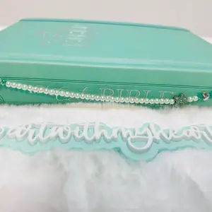 Bible charm o cadena para biblias