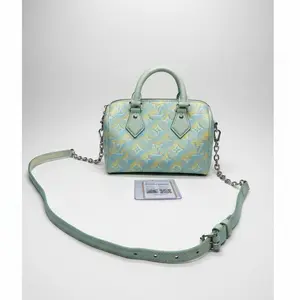 Pre-owned Louis Vuitton Leather Crossbody Bags Speedy Bandoulière 20 – Pastel Monogram Gradient Handbag with Adjustable Strap