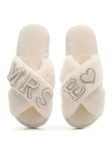 X-Strap Plush Slide Slippers with Pearl Rhinestone Heart Design, Customizable Letter E, Perfect Gift for Bridesmaids, All Seasons Indoor Wear Footwear