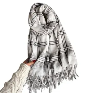 New checkerboard plaid autumn and winter warm scarf men's and women's shawl versatile commuter fringed cashmere scarf