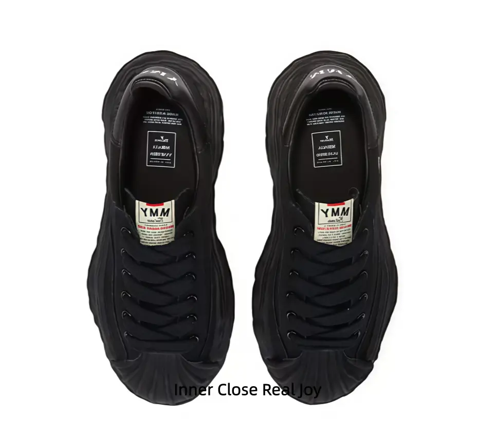 Full Matte Black Smooth Leather Low Top Lace-Up Shell Toe Casual Sneakers Equipped With Matching Thick Black Round Shoelaces Exquisite Metal Silver Rectangular Letter Badge Embedded On The Lateral Shoe Panel Integrated Hidden Precise Stitching Lines