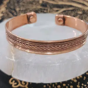 Copper Bracelet with Imanes - Copper Bracelet with Imanes, Copper Finish, Adjustable Design, Ideal for Everyday Wear