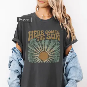 Comfort Color Retro 70s Sun Graphic Tee, Vintage Style Floral Boho Sun TShirt, 70s Rock Inspired Band Poster Style Design, Comfort Colors Pepper Color