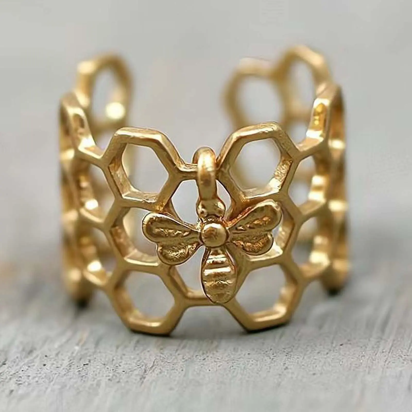 Hollow Honeycomb Bee Artificial Gemstone Ring, Stackable Cuff Ring, Trendy Jewelry Accessories, Versatile Fashion Gift with Unique Creative Design [Limited-Time Event], Stackable Rings