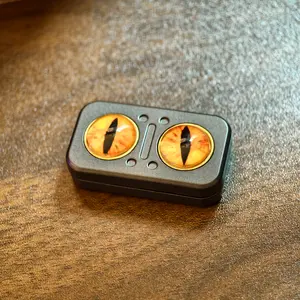 Owl Gyro Push Card Zinc Alloy Compact Portable EDC with Orange Eyes for Anxiety Relief Fidgets School Creative Finger Toy ASMR Stress Relief