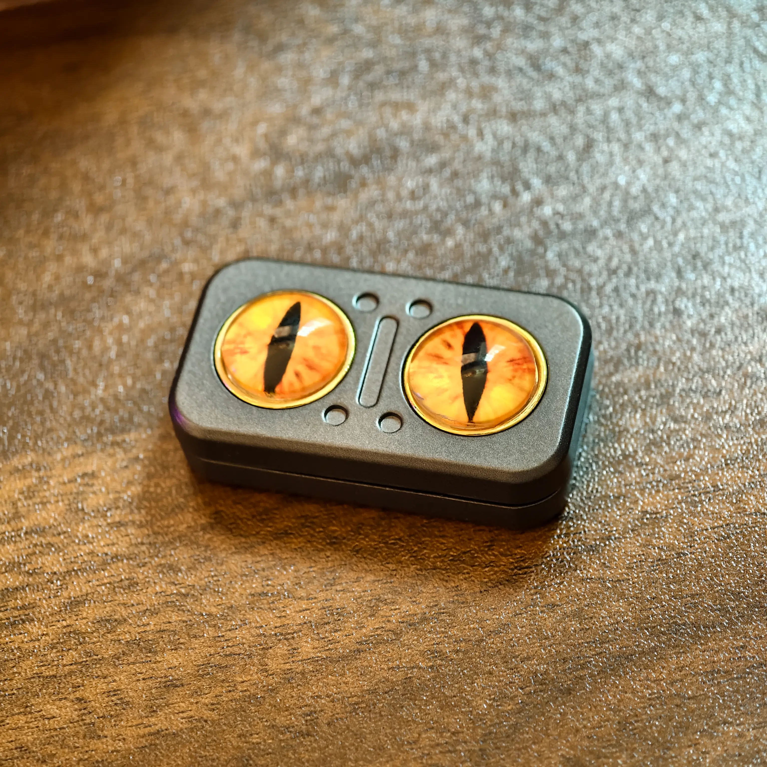 Owl Gyro Push Card Zinc Alloy Compact Portable EDC with Orange Eyes for Anxiety Relief Fidgets School Creative Finger Toy ASMR Stress Relief