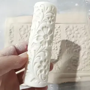 Victoria Garden Rolling Pin with Daisy and Vine Pattern, Textured Handheld Clay Roller for Ceramic and Polymer Clay, Decorative Crafting Tool, Floral Pattern