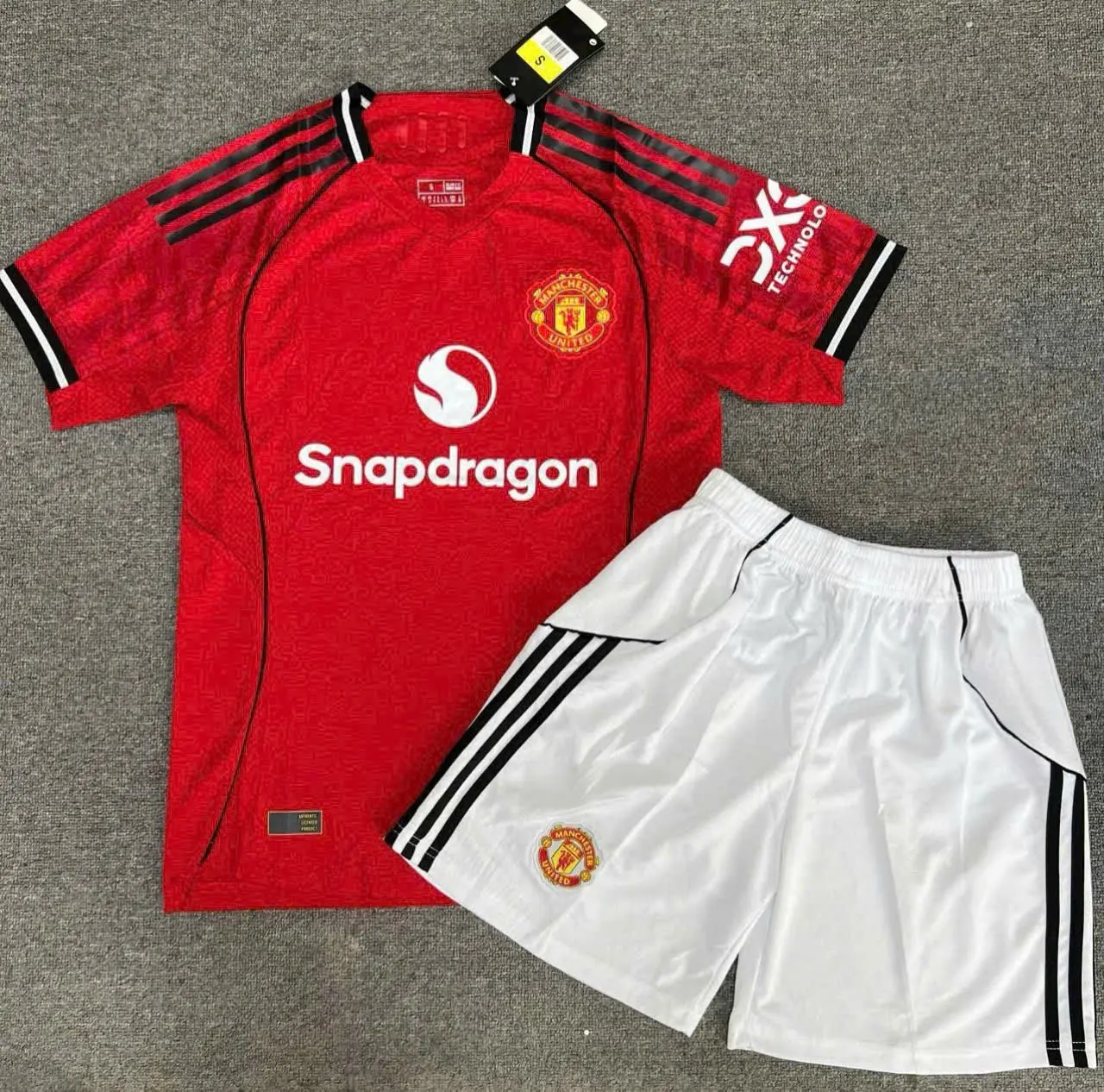 BUY JERSEY GET FREE SHORTS - Manchester Fan Collection Soccer Jersey Set Red & Green Short Sleeve Football Kits Unisex