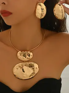Women's Contemporary Geometric Irregular Round Pendant Necklace Earrings Set, Creative Daily Wear Bold Metal Finish Jewelry Accessories, Versatile Fashion Statement Pieces