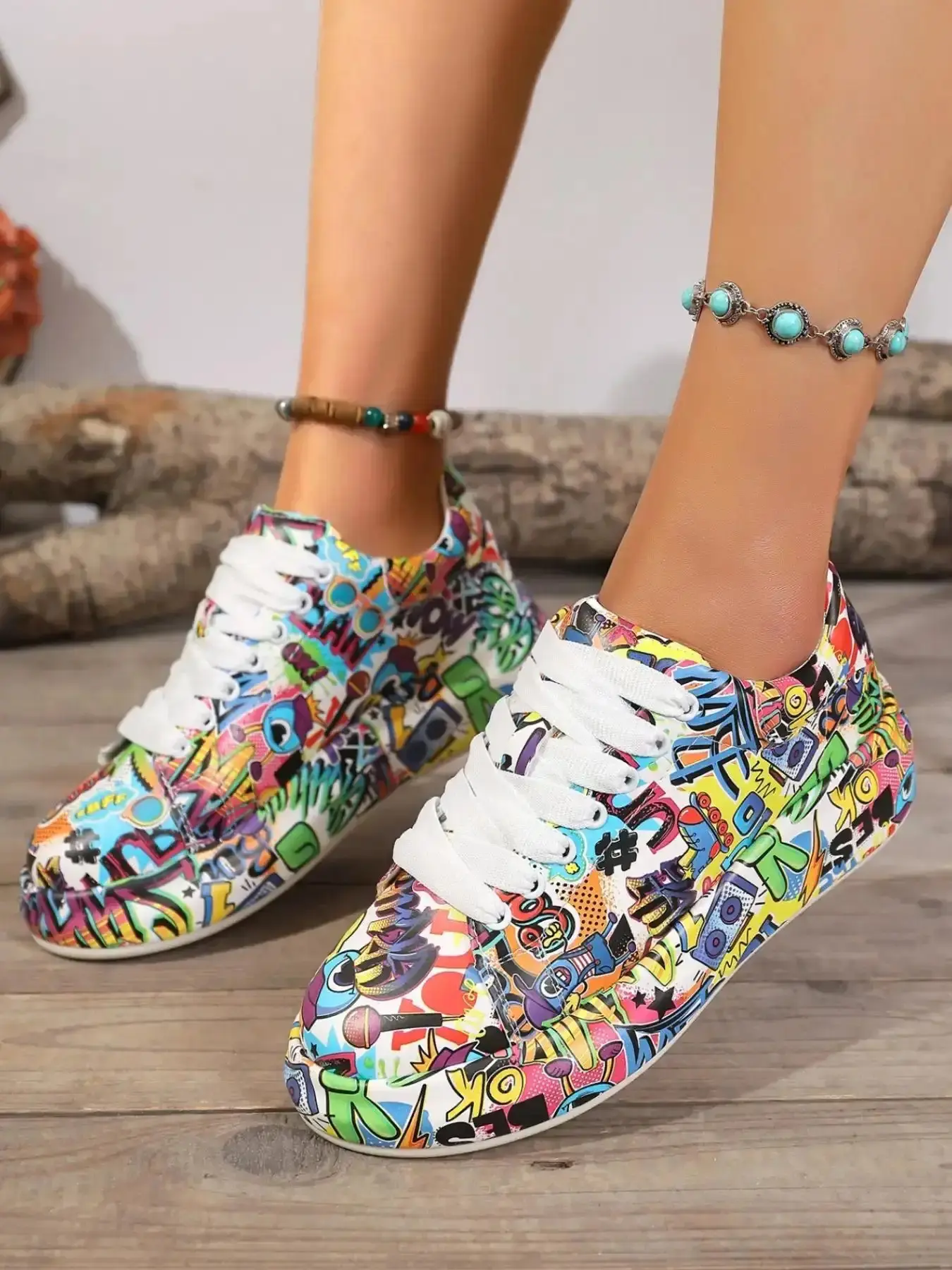 Retro painted graffiti casual shoes for women color blocking splicing design fashionable and personalized flat Athletic sports with printing street style trend versatile women's Walking Sneaker Trainer" trendy