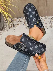 These stylish star-patterned mule slippers feature a cozy insole, adjustable buckle, and slip-on design for everyday comfort and trendy casual wear Women