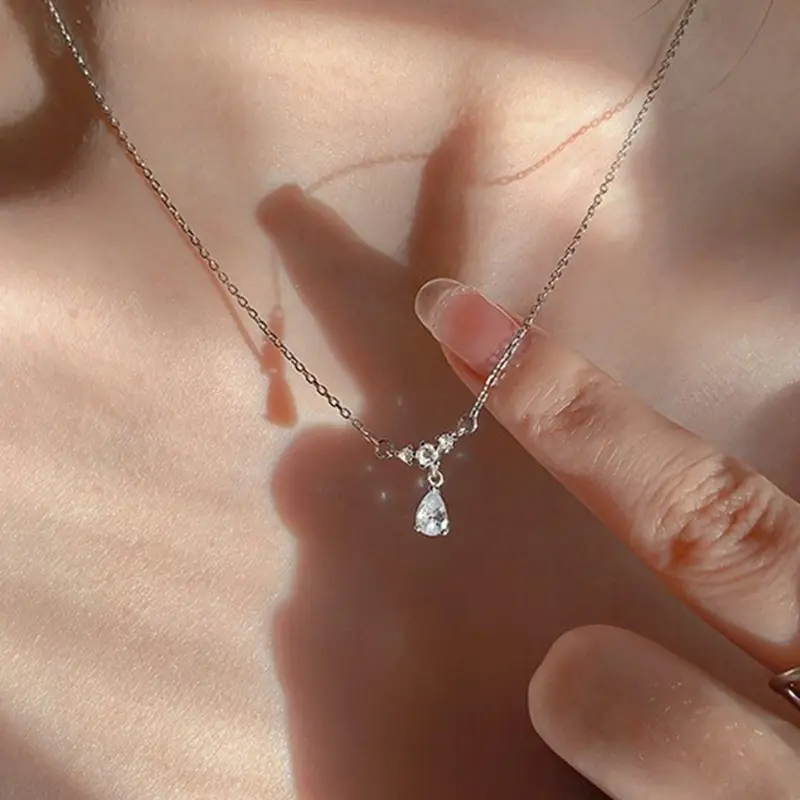Women's Rhinestone Decor Minimalist Chain Pendant Necklace Rhinestone Decorated Necklace