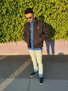 Chamarra y camisa