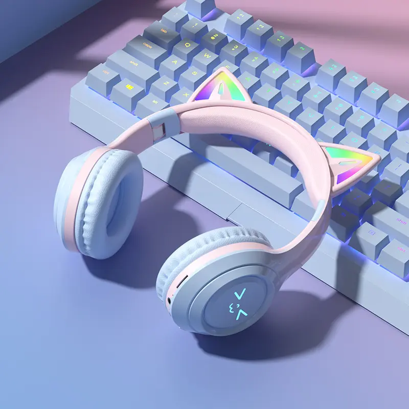 High-quality appearance children's cat-ear light-up foldable headphones with LED lights. 3-in-1 connection method featuring RGB lighting and built-in microphone. Suitable for gaming, listening to music, studying and lessons.
