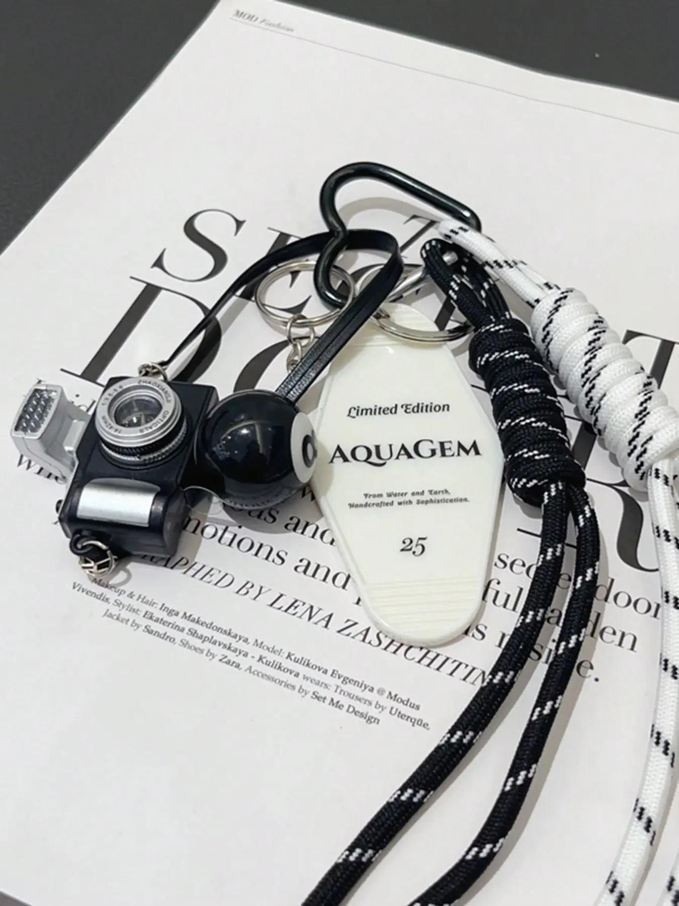 Vintage Billiard Keychain, 8 Ball Creative Pendant, Casual Retro Style, Car Accessory, Bag Charm, Gift for Women, Elegant Fashion