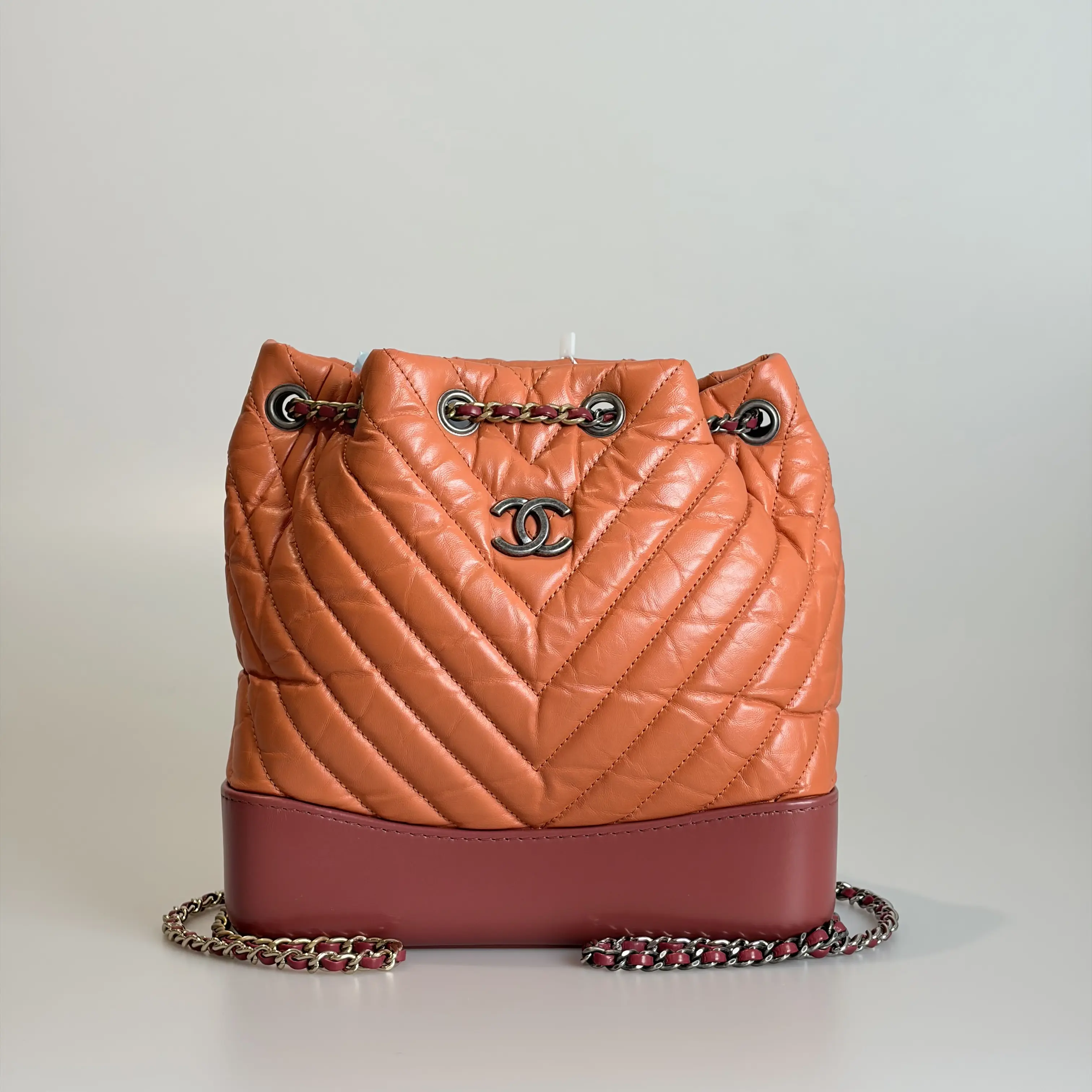 Pre-owned CHANEL Crinkled Waxed Lambskin with Smooth Calfskin Backpack Gabrielle Bucket Orange & Burgundy Chevron Quilted 13217241