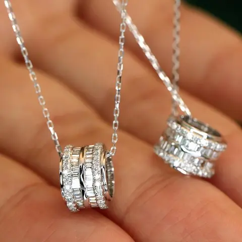 Elegant Geometric Circle Pendant Necklace with Sparkling Synthetic Zirconia - Suitable for Weddings, Engagements & Banquets | Sophisticated Minimalist Design for Women - High-Quality Jewelry on Clearance for Valentine's Day Gifts