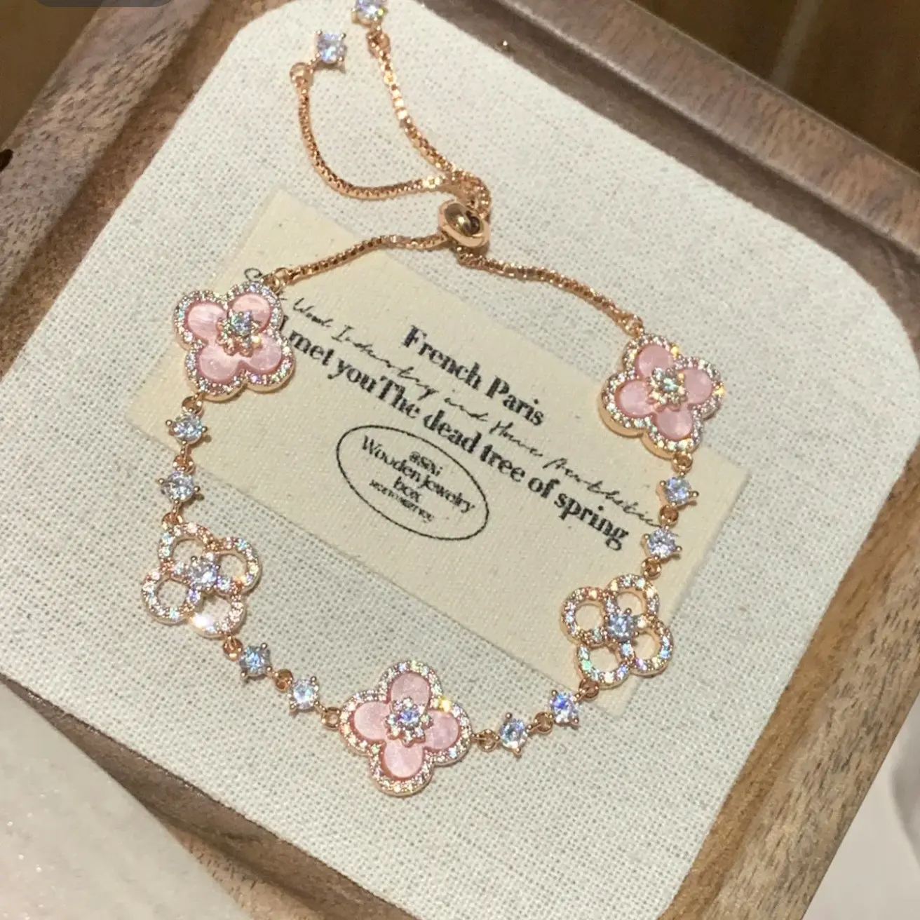 Delicate diamond-set shiny  hollow lucky four-leaf clover pull bracelet women's niche light luxury hand jewelry