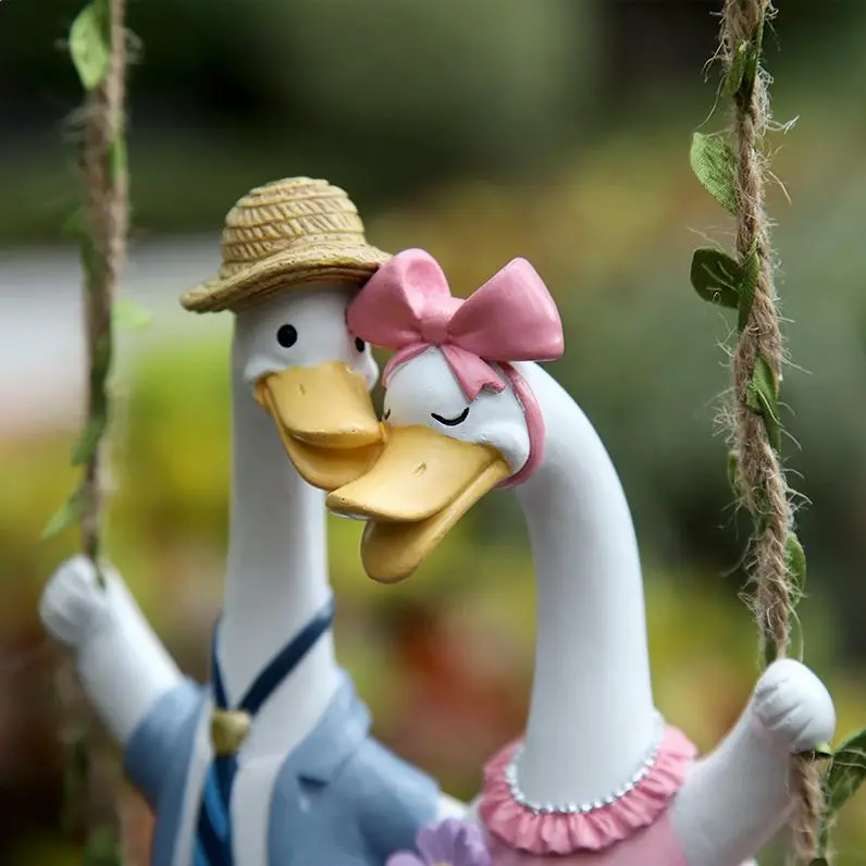 Decorative Duck Pair Statues - Whimsical 22.7cm Height Resin Outdoor Garden Decor, Funny Lawn Sculpture for Home Improvement Supplies, Cute Couples