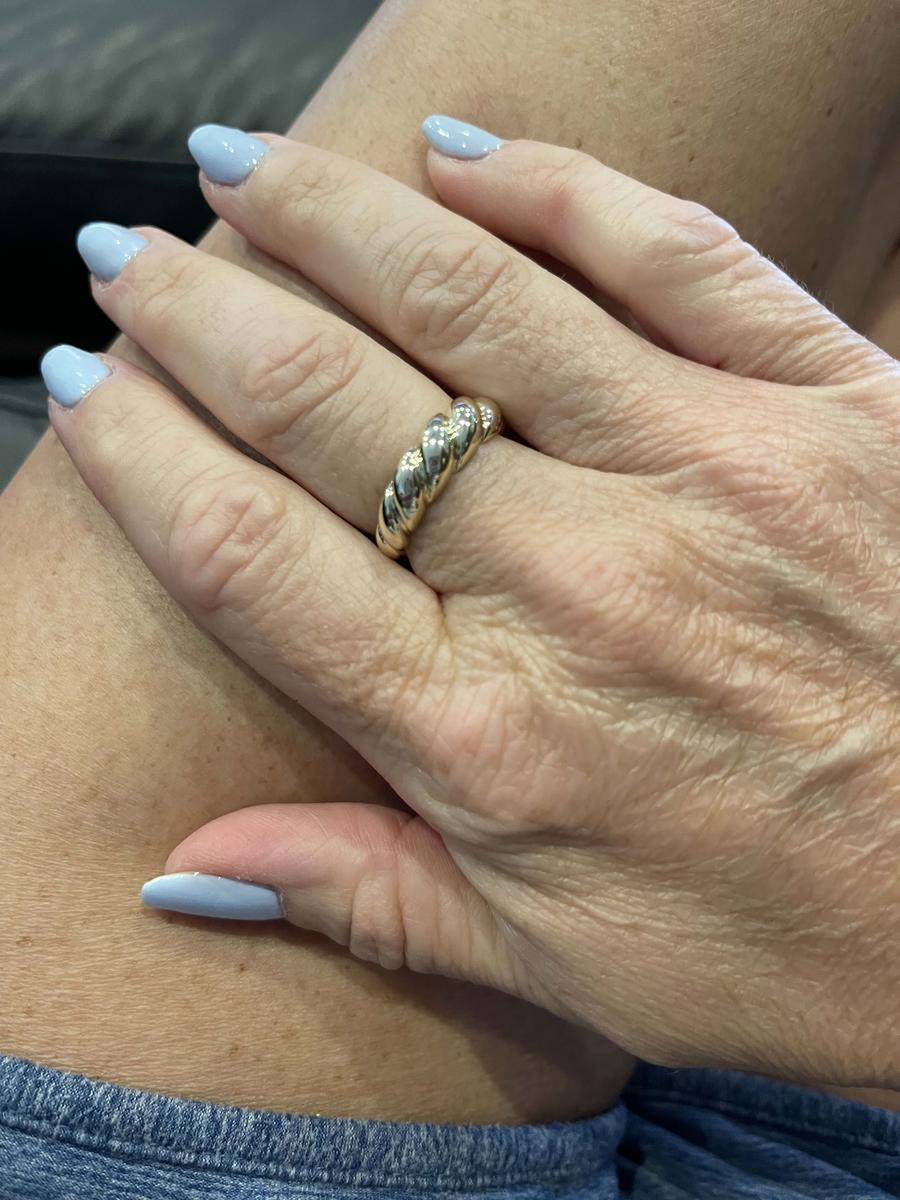 Item: Yellow Gold, 8