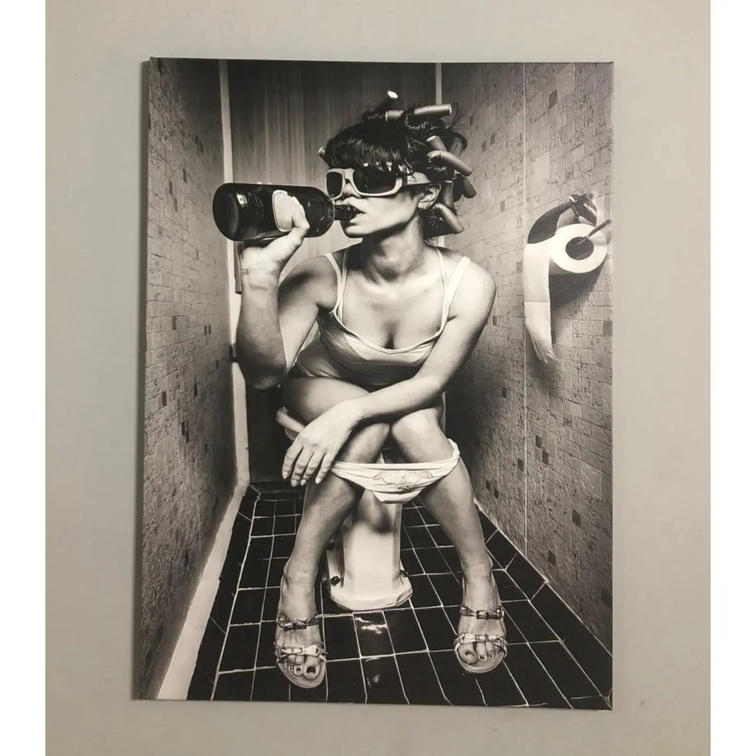 Black and White Retro Woman Framed Canvas Wall Art Set - Funny Toilet Humor Pop Art Poster, Artistic Vintage Sassy Kitchen Decor Gift for Bathroom, Vintage Wall Art