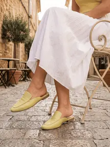 Fashionable and Convenient, Slip-on Flat Mules with Metal Clips on the Heel Walking Shoes Footwear Girl Women Comfort Shoe Casual