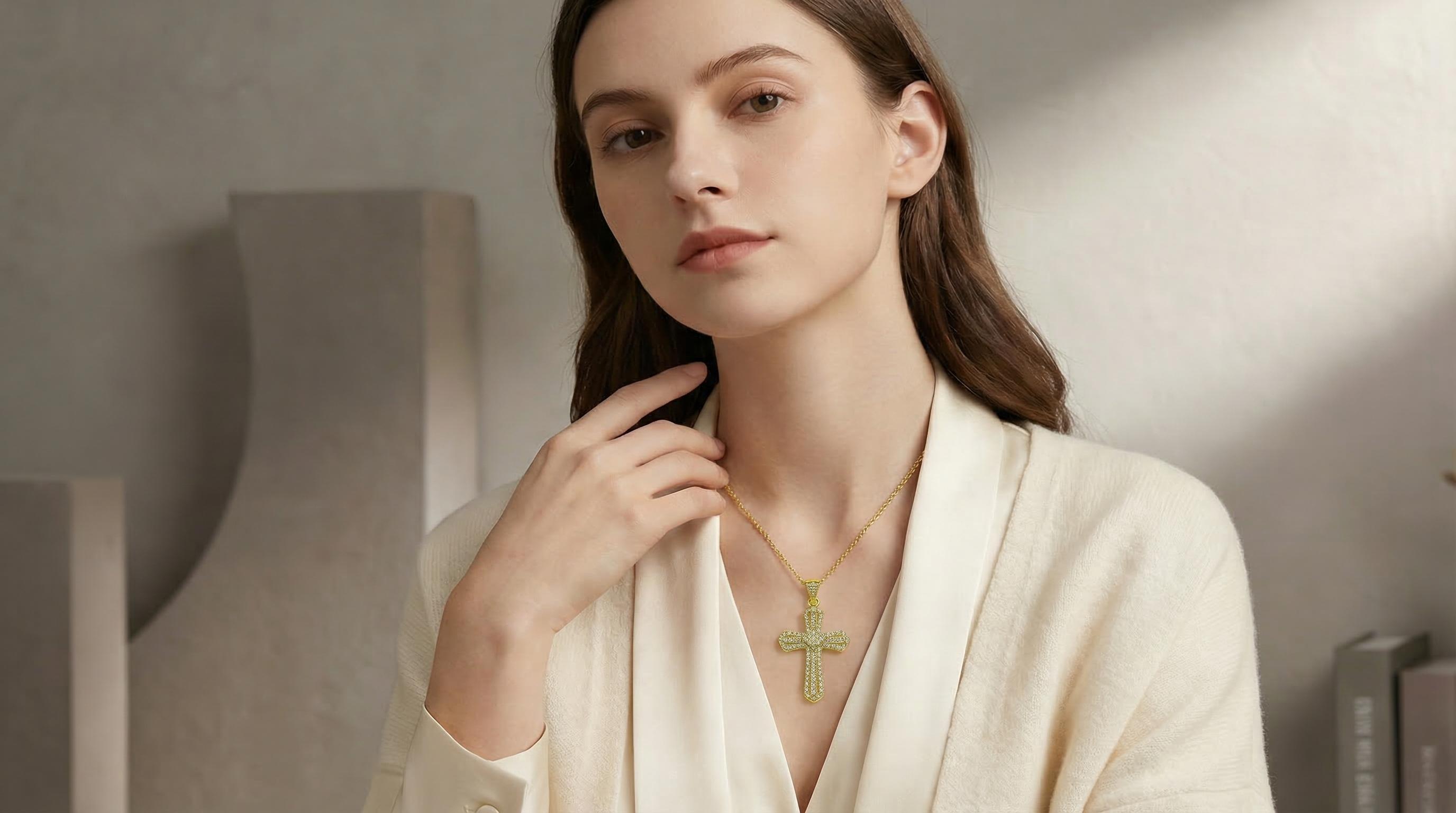 Cross diamond pendant necklace, adorned with shiny elements, an elegant religious accessory, suitable for use as a Thanksgiving gift, graduation gift, or daily wear. A Christian religious gift, suitable for men. Cross diamond pendant necklace, adorned with shiny elements, an elegant religious accessory, suitable for use as a Thanksgiving gift, graduation gift, or daily wear. A Christian religious gift, suitable for men.