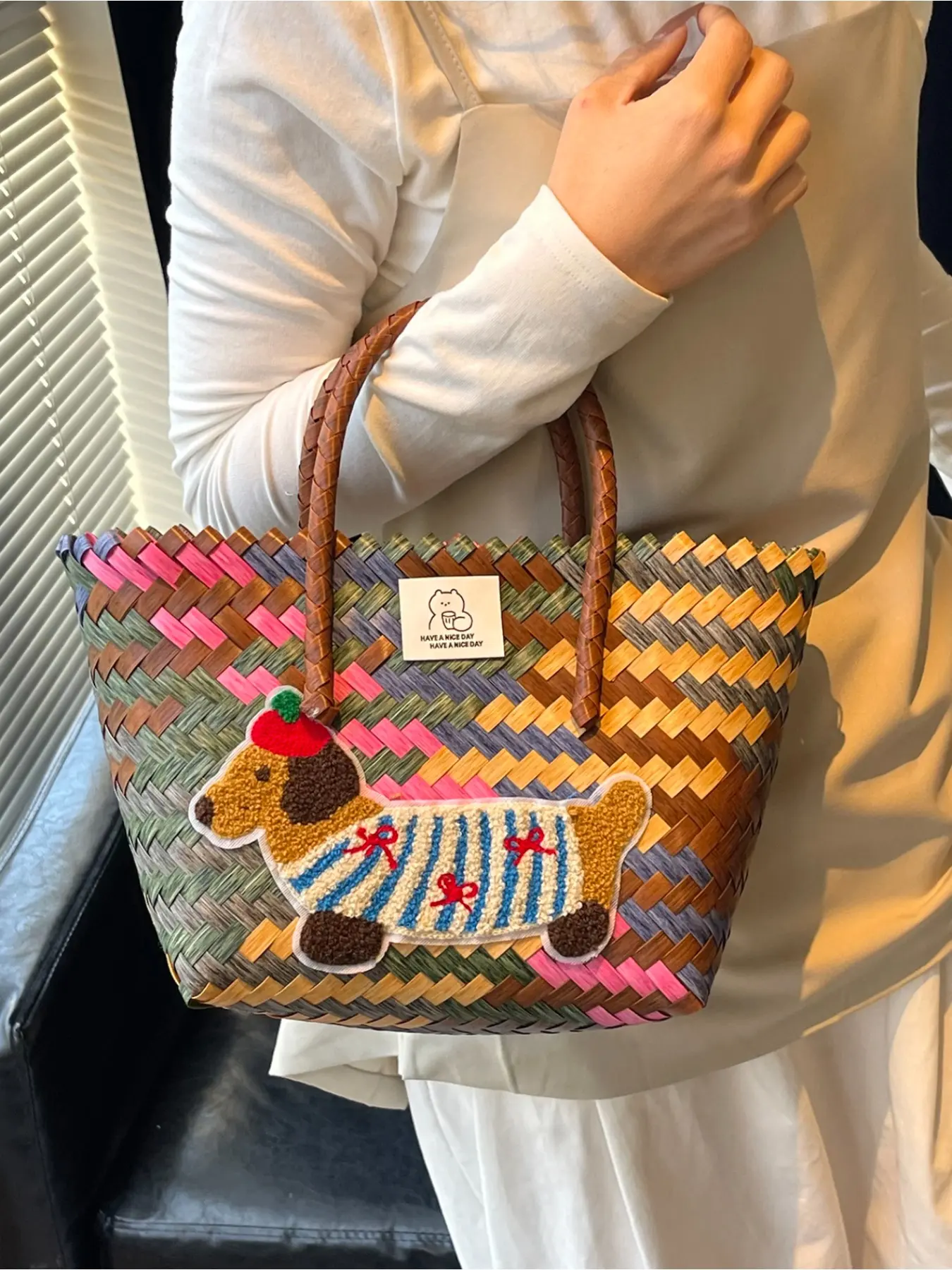 Summer Vacation Woven Handbag Cute Dachshund Print Versatile Bag for Students Commute and School Stylish Tote Bag