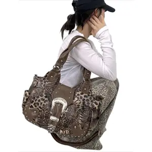 Ladies' fashionable retro Y2K spicy girl handbag, embellished shoulder bag, large capacity, multiple pockets, leopard print punk diagonal cross bag, flip design, washed and worn vegan bag, suitable for vacation, shopping, work, holiday gifts
