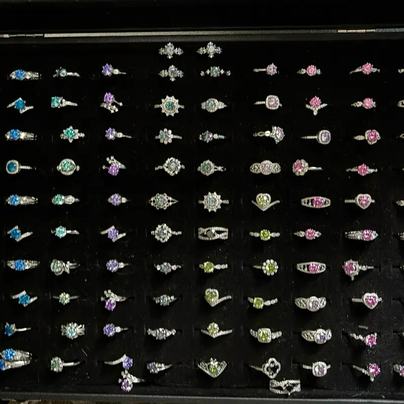 Beautiful 1 carat Colored Moissanite
