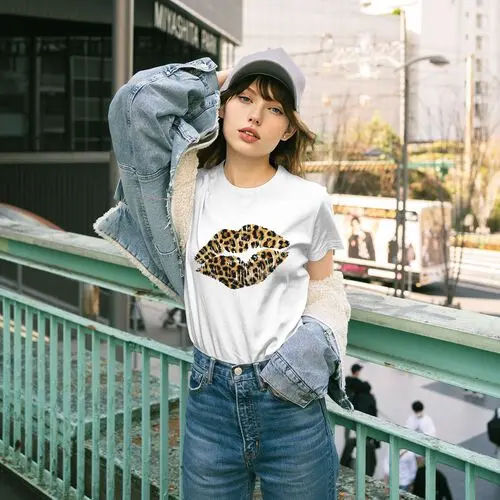 White T-Shirt Leopard Lip
