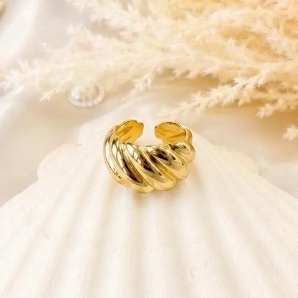Seashell ring