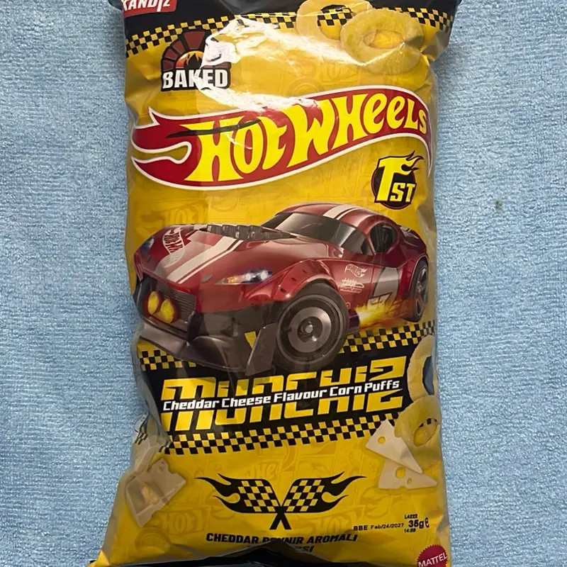 HOT WHEEL CHEDDAR FLAVOR CORN PUFFS