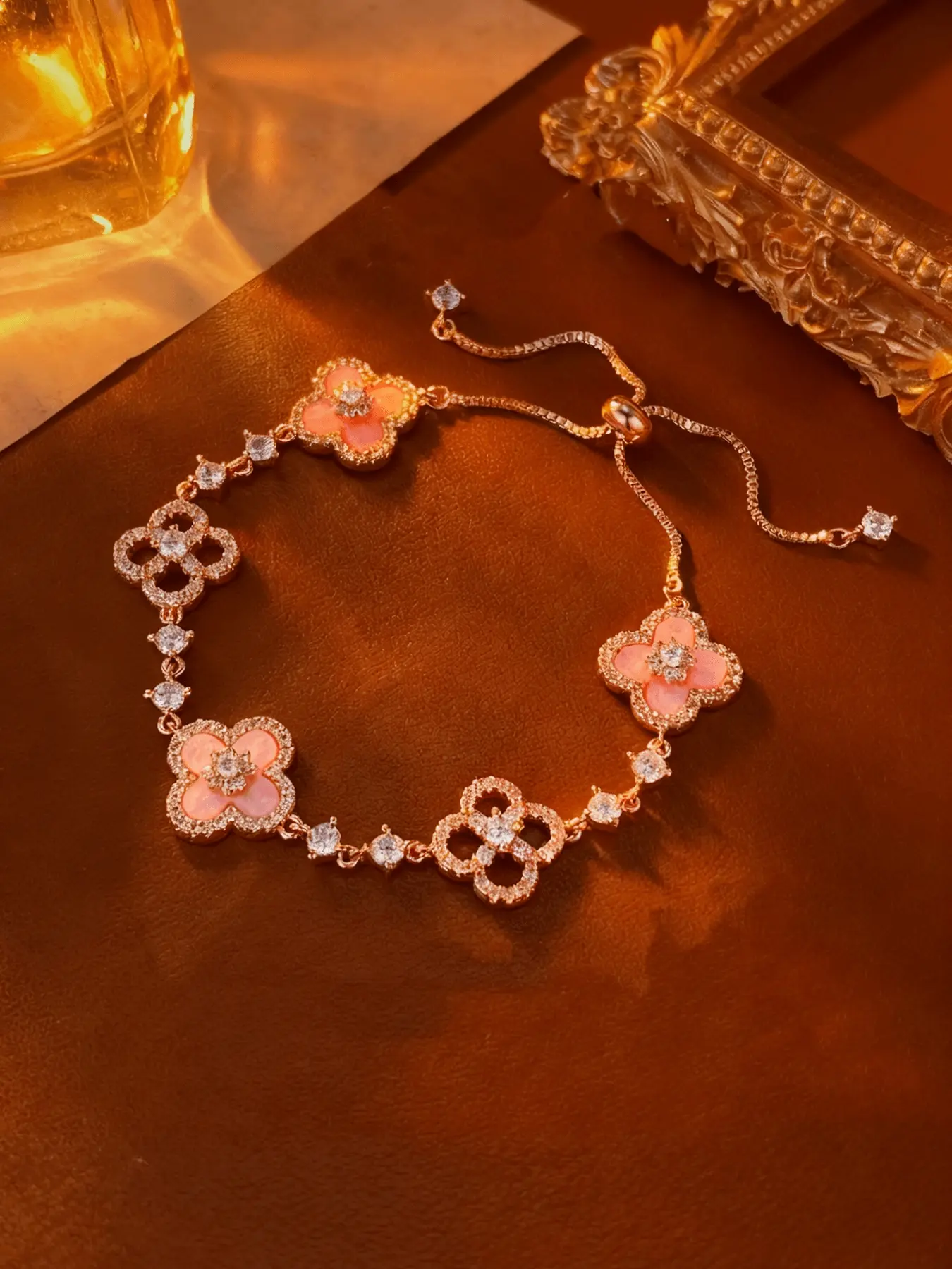 Lucky Four-Leaf Clover Bracelet for Women, Elegant Fresh Sweet Handmade Jewelry Gift, Perfect for Valentine's Day Birthday Christmas