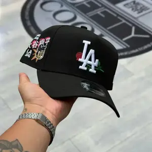 New Era LA Dodgers MLB 9FORTY Cap Flat Brim Hat with LA Logo Embroidery, MLB Streetwear Style Adjustable Fit Metal Buckle Closure All Seasons Wear United States Design