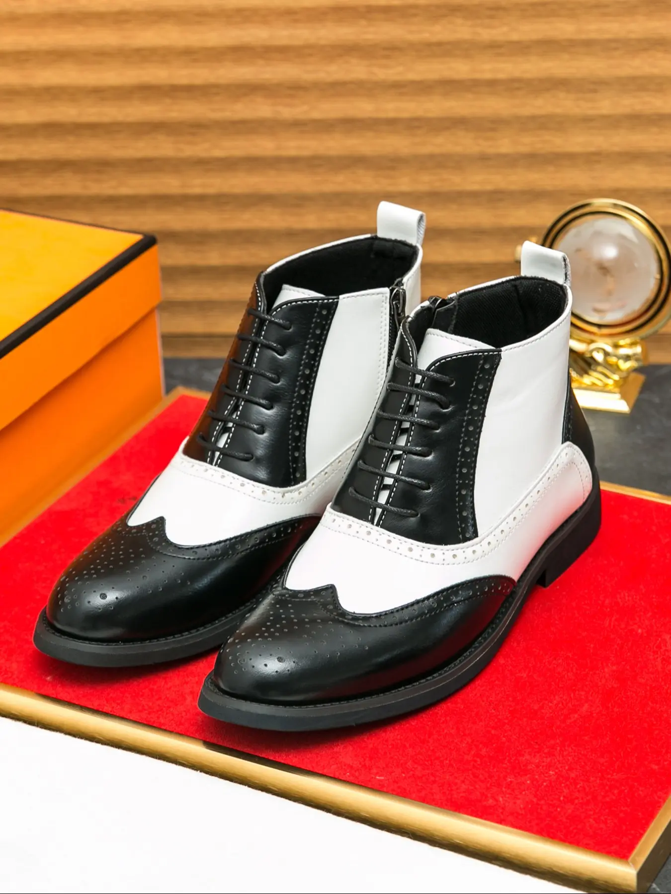 Men's High-Top Lace-Up Block Carving Vintage Classic Pointed Toe Boots, Retro Style, Comfortable and Stylish, Perfect for Casual Wear