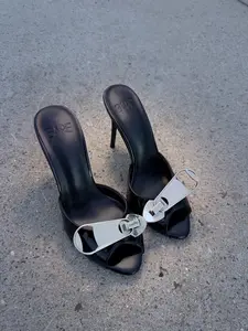 Unveil - Patent Black
