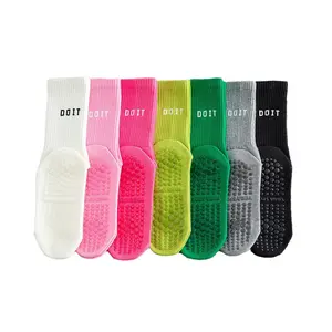 Yoga and Pilates socks with grip, non-slip cotton socks, suitable for ballet, dance, and workouts.One size