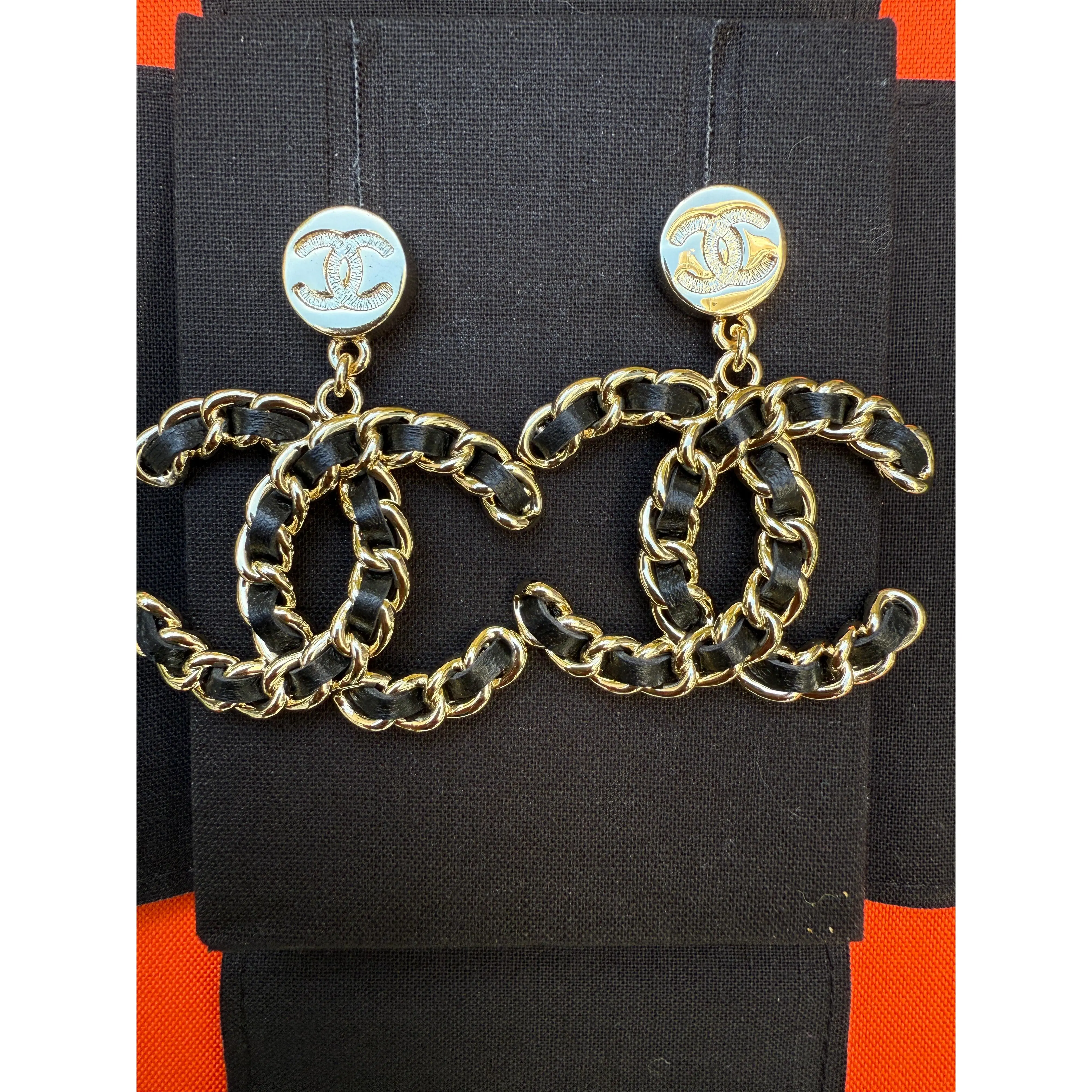 Chanel 25C CC Logo Gold Chain Metal Chained Black Leather Pendant