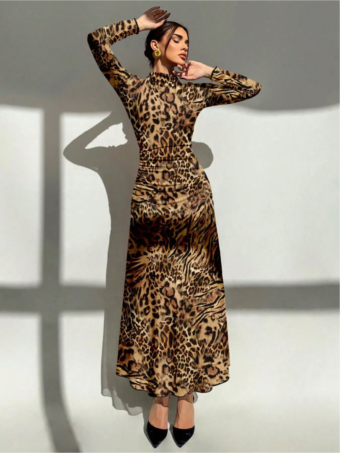 Stylish and elegant leopard print long-sleeved turtleneck dress for autumn and winter; a beautifully curved party dress for women.